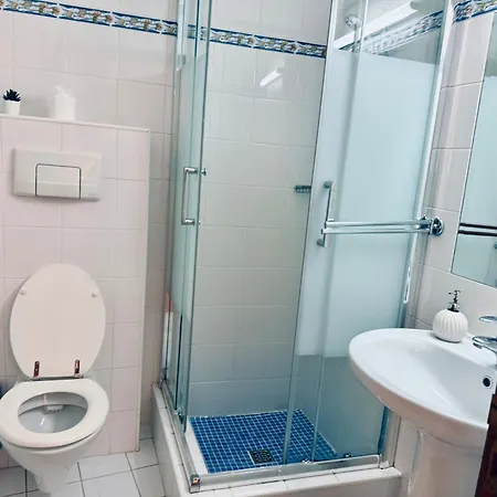Sleeps 2 With Pool And Garden Апартаменты