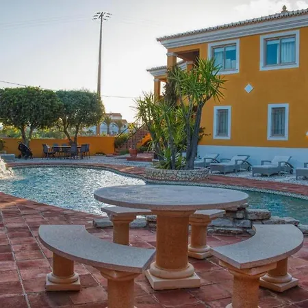 Sleeps 2 With Pool And Garden Апартаменты Albardeira