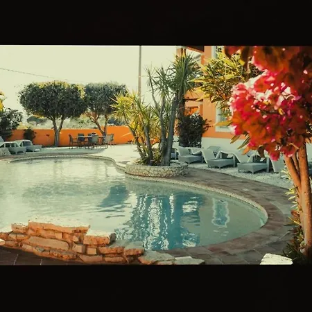 アパート Sleeps 2 With Pool And Garden